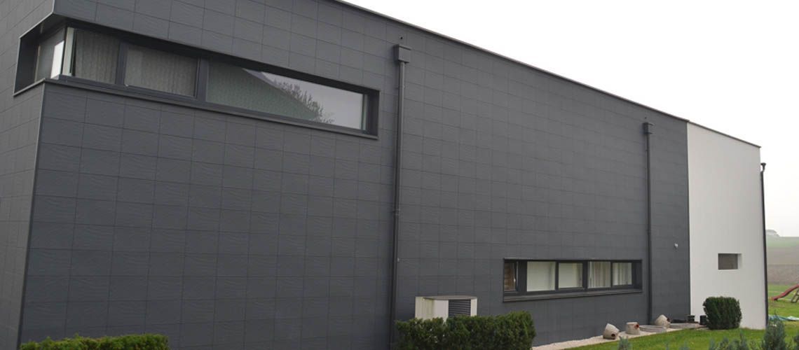 Flache, dunkle, Fassade – Arbeiten der Frank Sperling Dachdecker GmbH