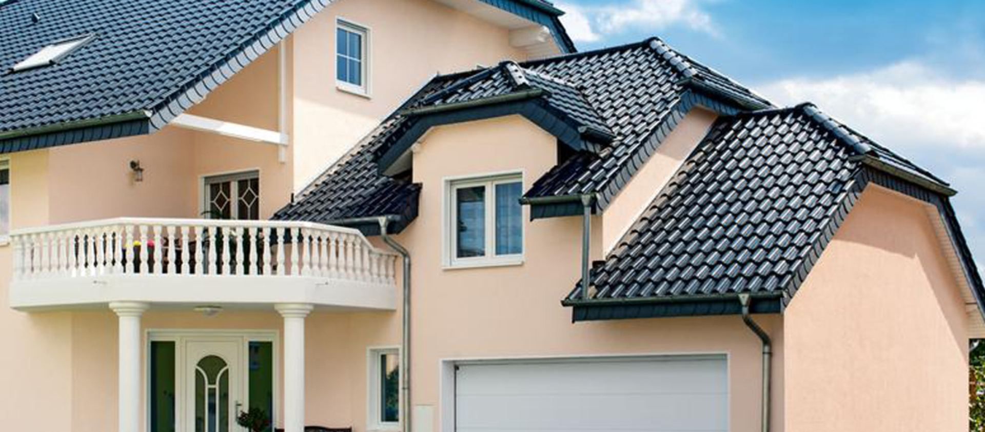 Haus mit Steildach – Arbeiten der Frank Sperling Dachdecker GmbH