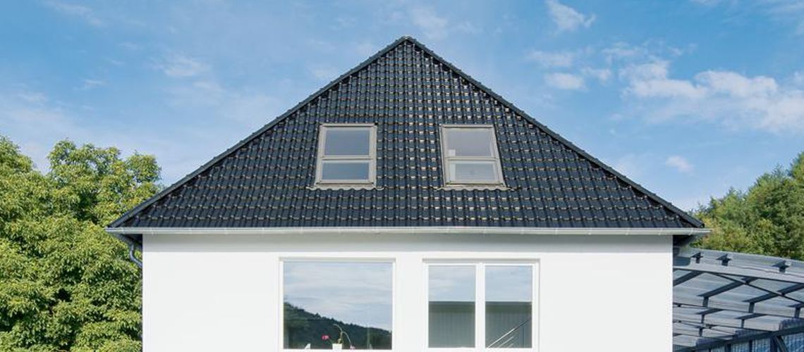 Haus mit Steildach – Arbeiten der Frank Sperling Dachdecker GmbH