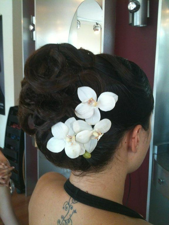Chignon fleurs blanches
