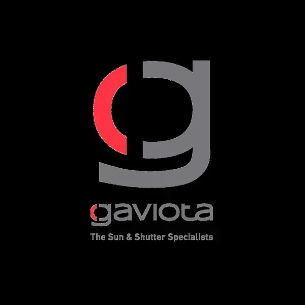 Logotipo de Gaviota, especialista en sol y persianas. El logotipo presenta una 