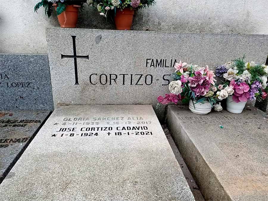 Lápidas con los nombres 