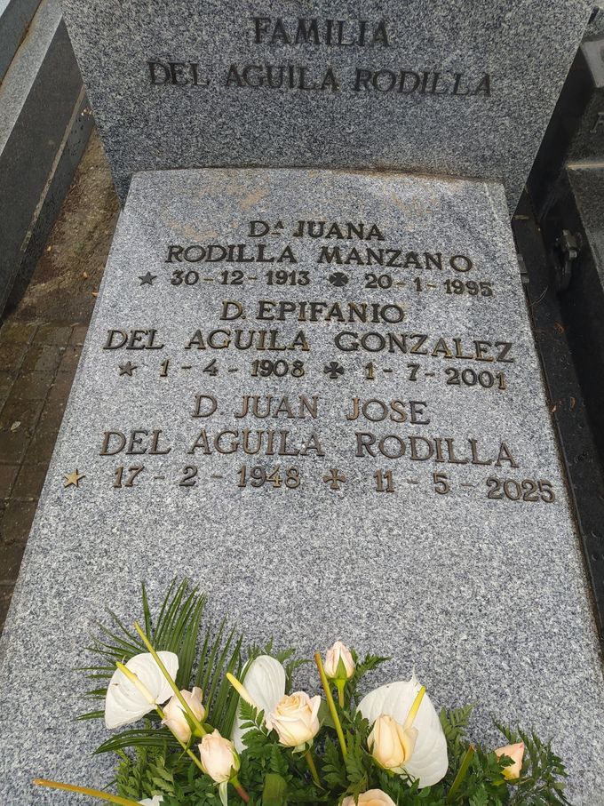 Tombstone with names and dates: Juana Rodilla Manzano, Epifanio del Aguila Gonzalez, and Juan Jose del Aguila Rodilla.