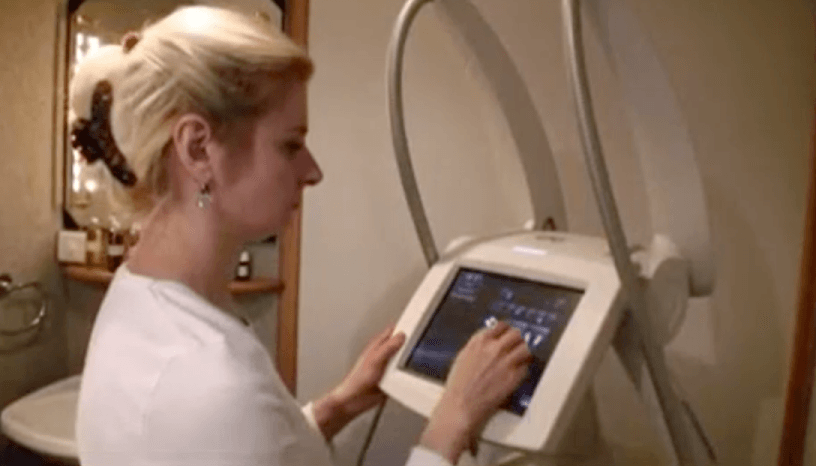 Nathalie Loviat dans son institut