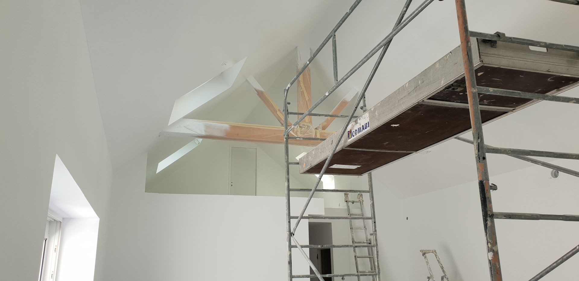 Peinture sur poutre en bois