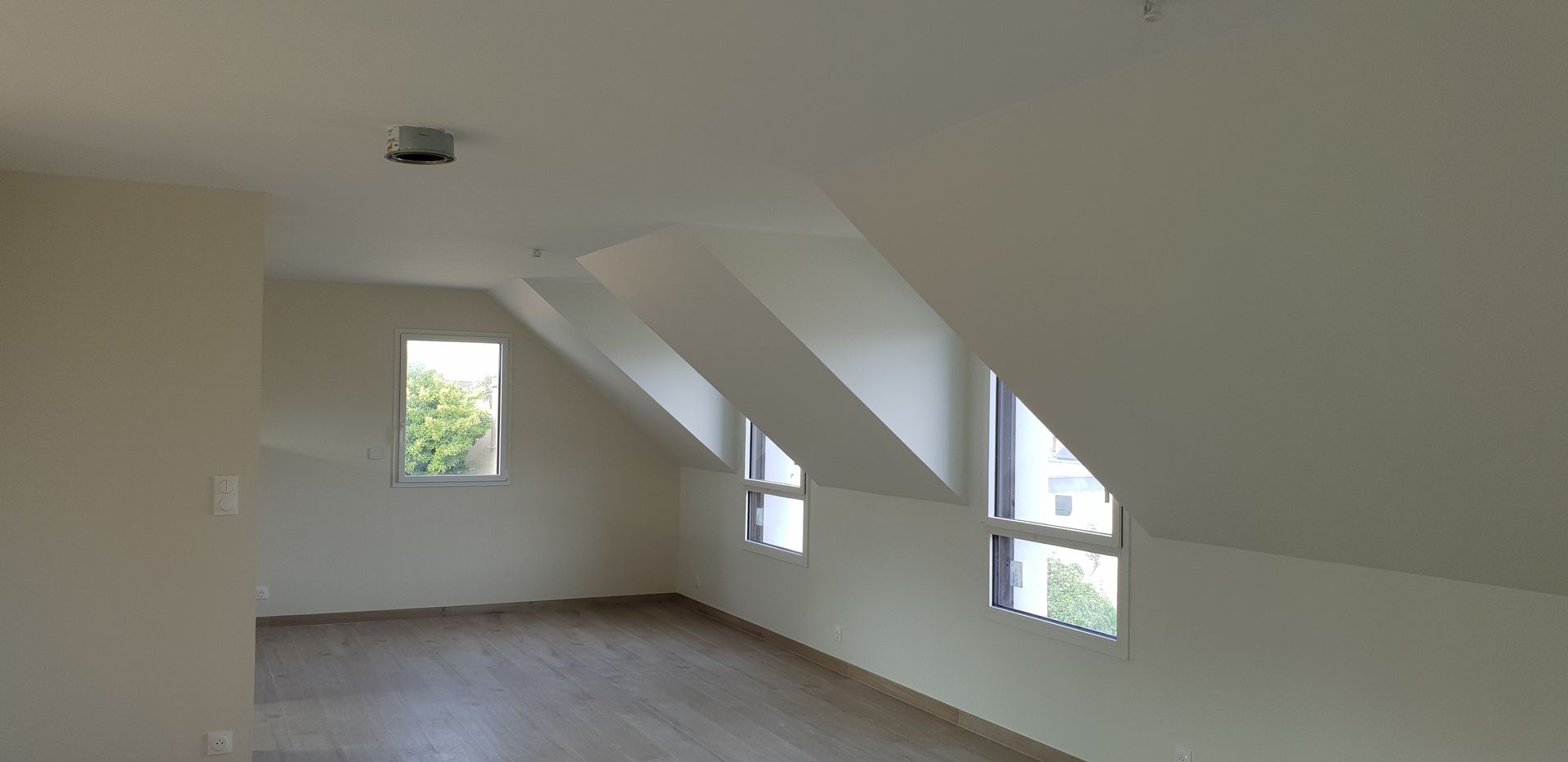 Peinture d'une pièce sous les combles