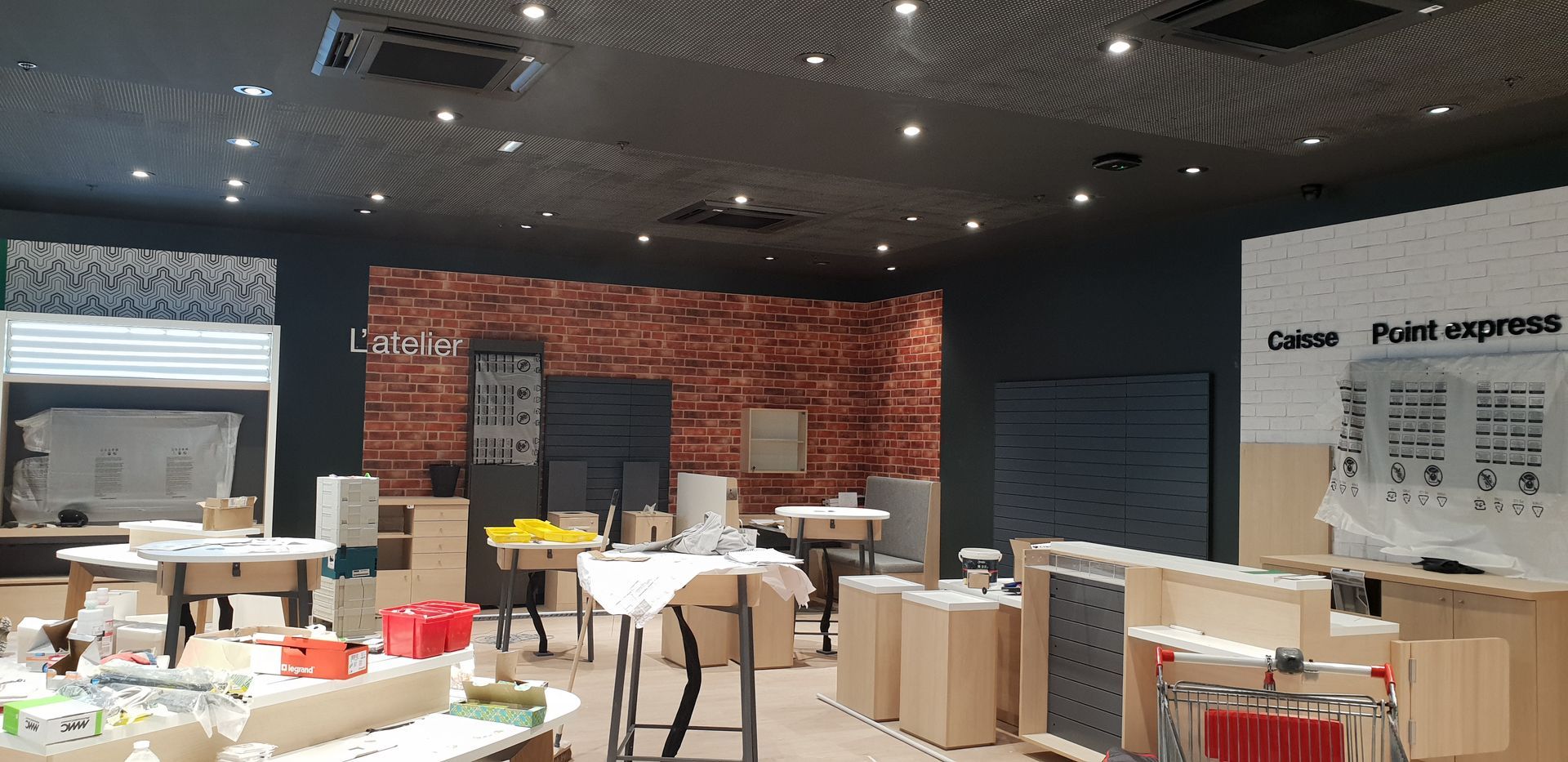 Peinture et sol d'une zone commerciale