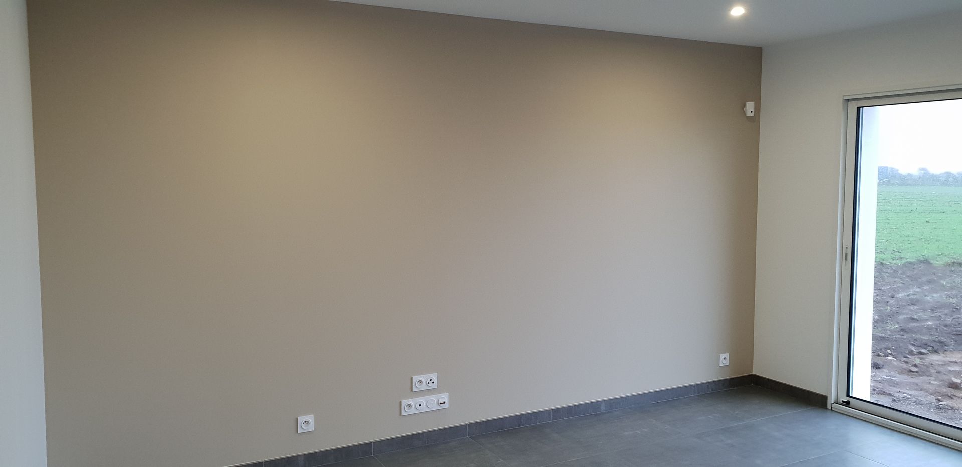 Mur de séjour beige