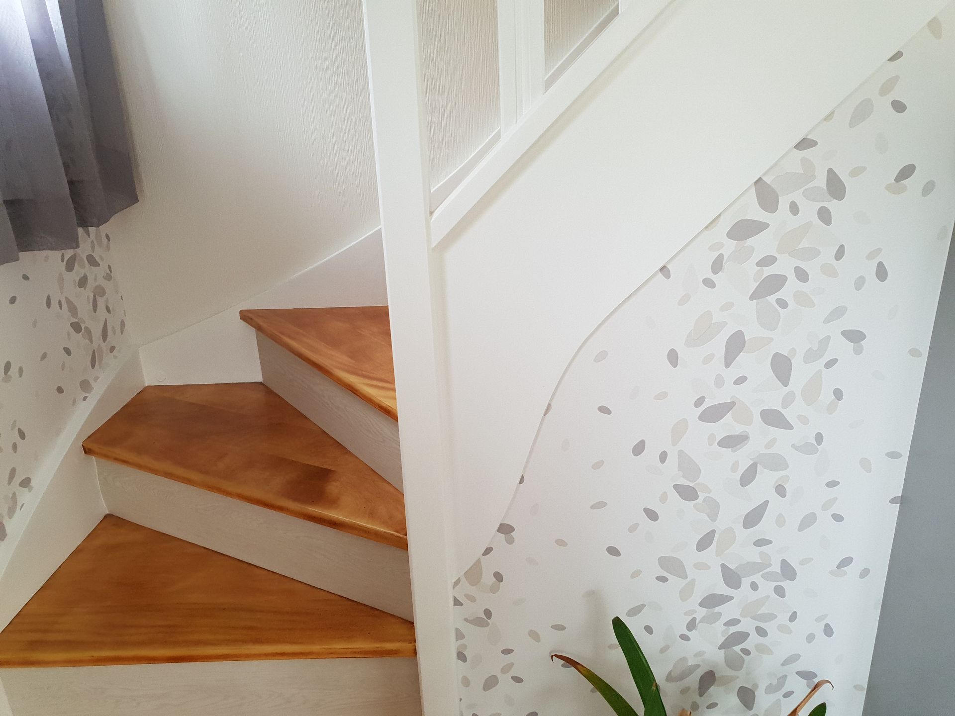 Décoration pied d'escalier