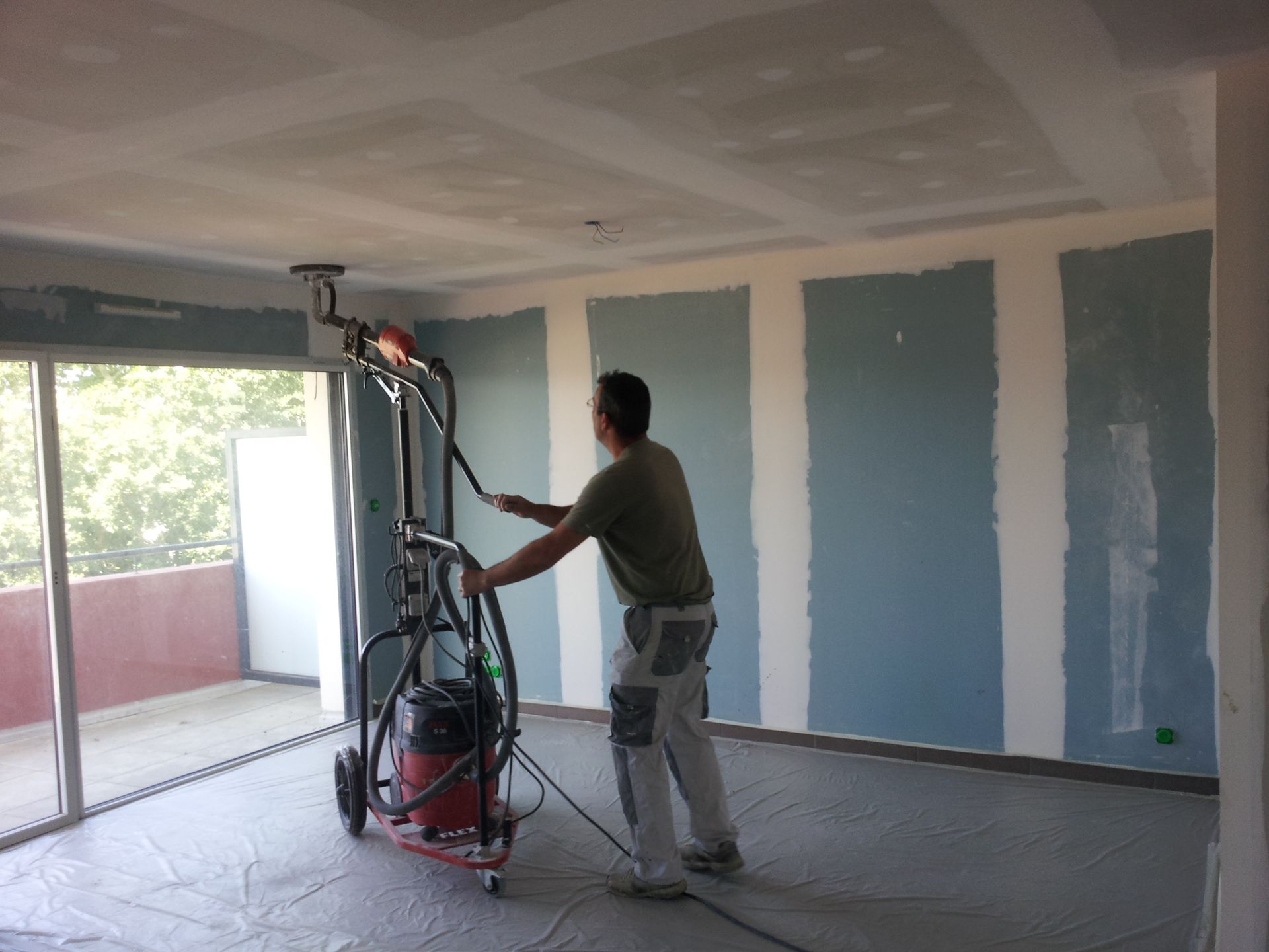 Ponçage des bandes de joints