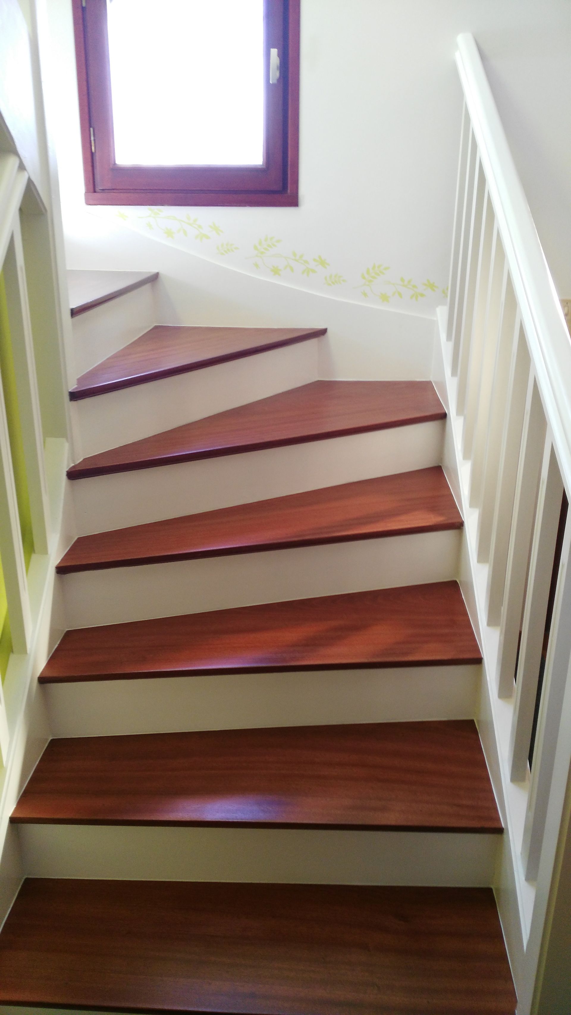 Vitrification et peinture d'un escalier