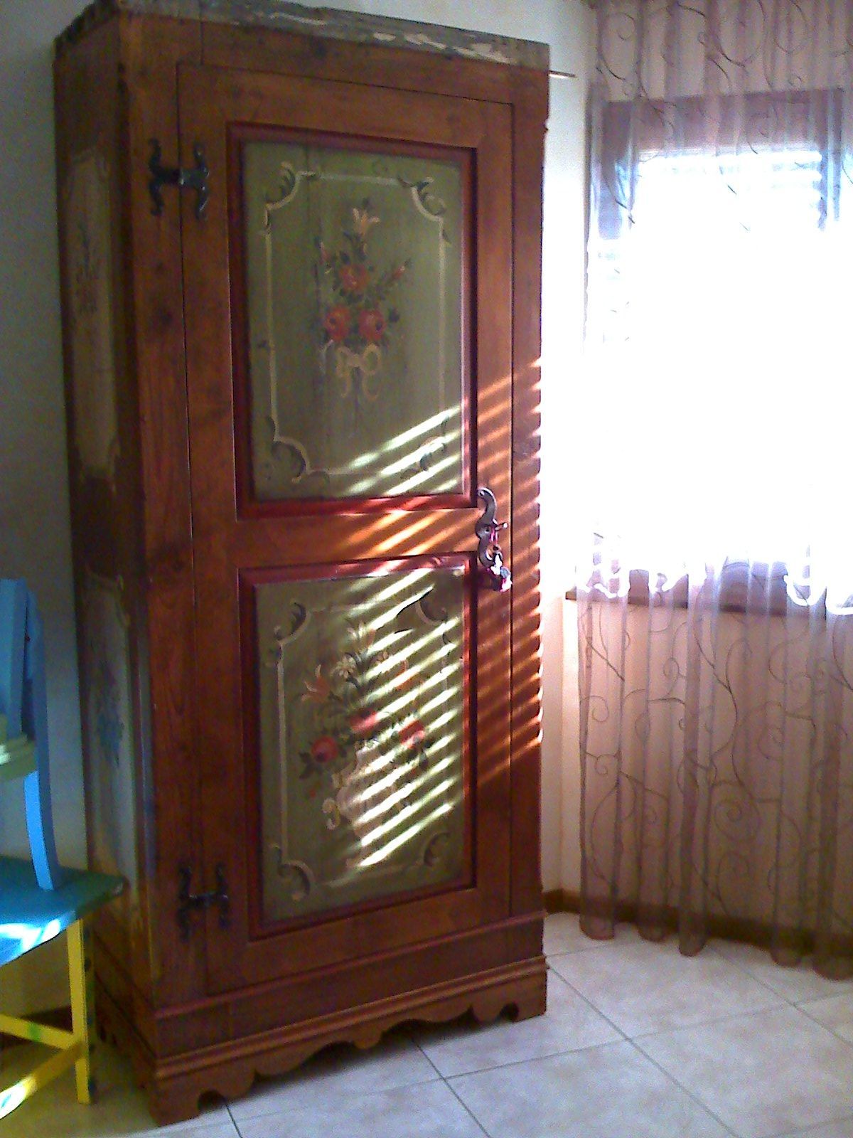 Restauration d'armoire ancienne - Top Confort Sàrl - Conthey