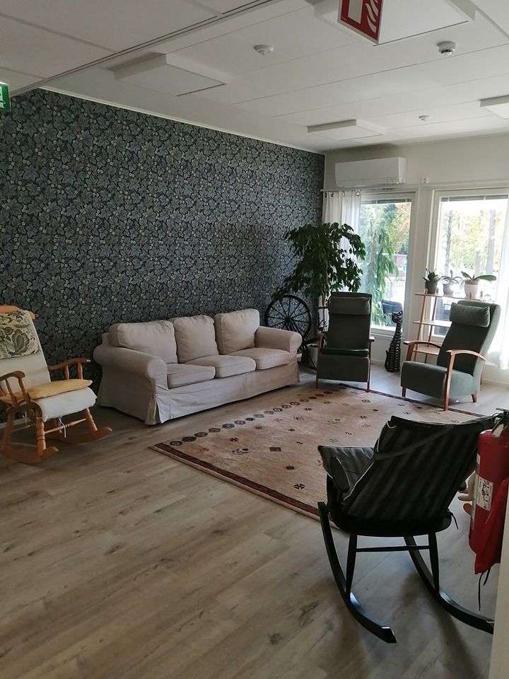 kiikkustuoli olohuoneessa