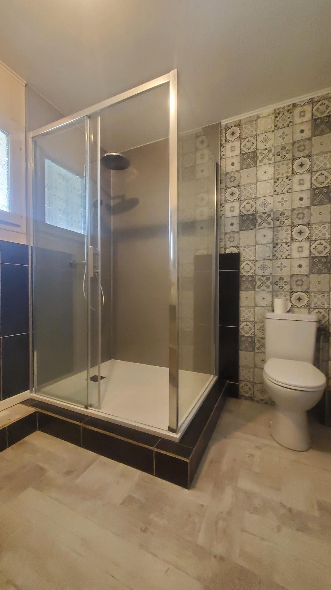 Une salle de bains.