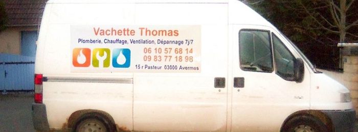 Le camion de l'entreprise Vachette Thomas.