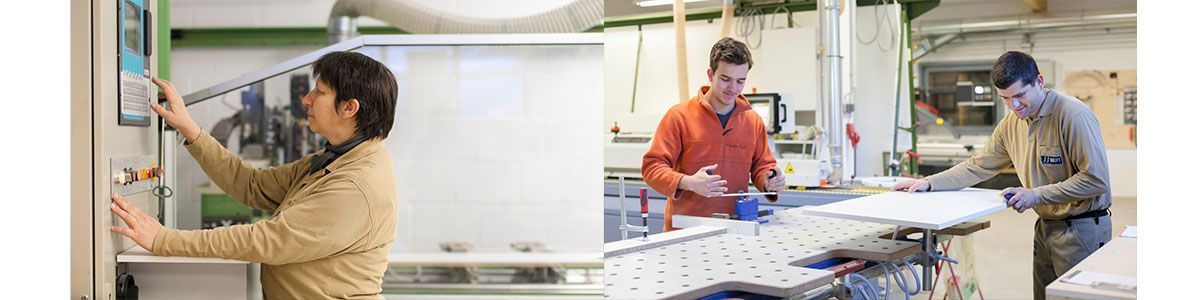 Eine Gruppe Männer arbeitet in einer Fabrik.