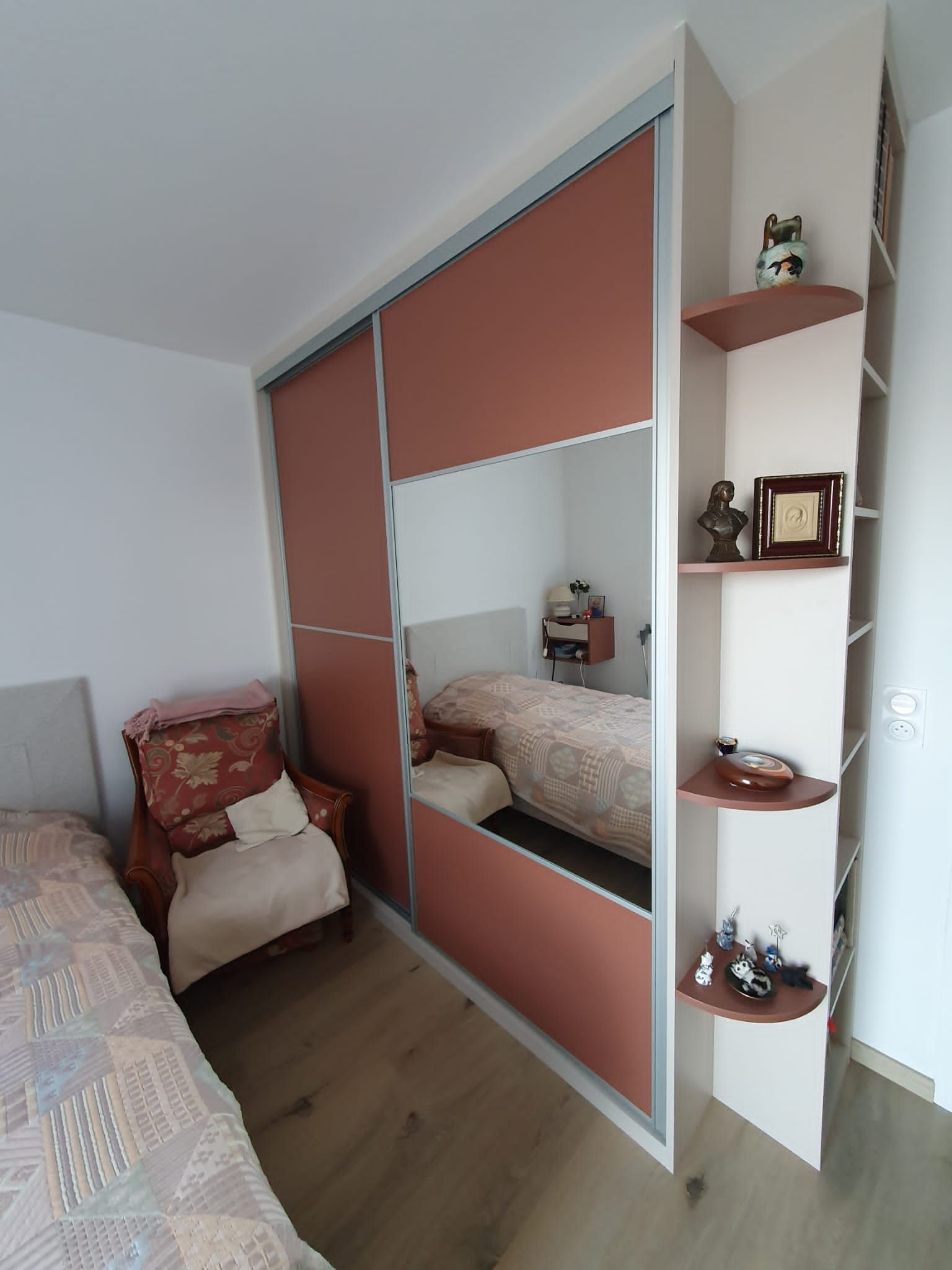 Placard coulissant avec temrinal sur mesure à Nantes.