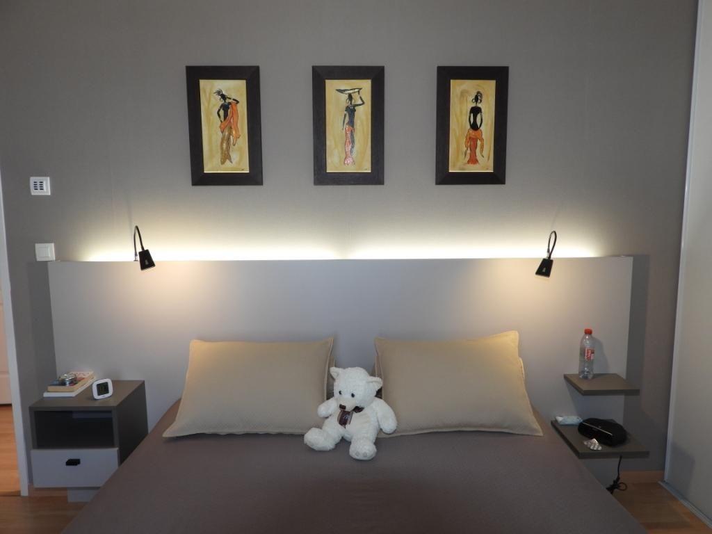 Tête de lit sur mesure avec placard et rangement à Nantes.