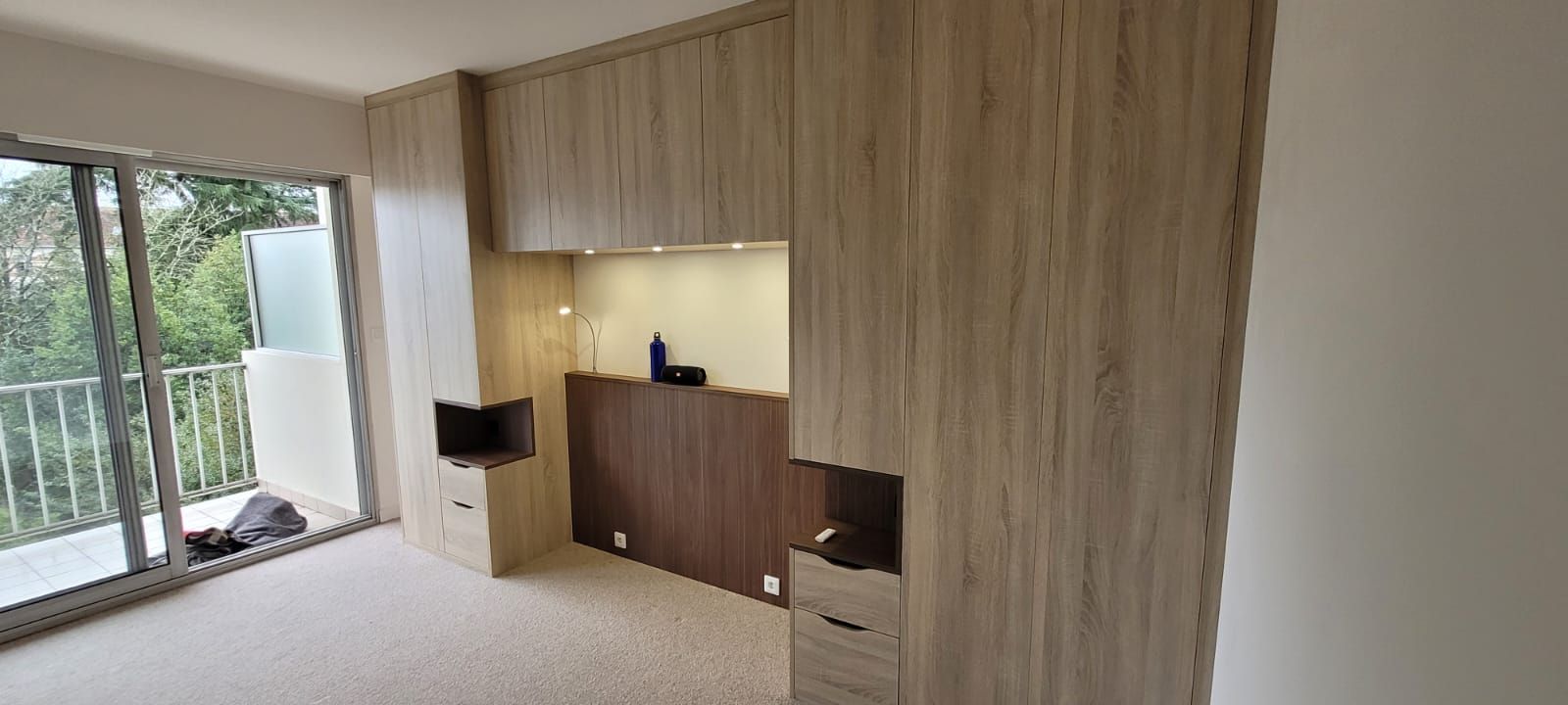 Pont de lit sur mesure avec placard et rangement à Nantes.