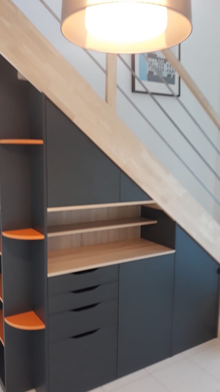 Aménagement sous escalier sur mesure à Nantes.