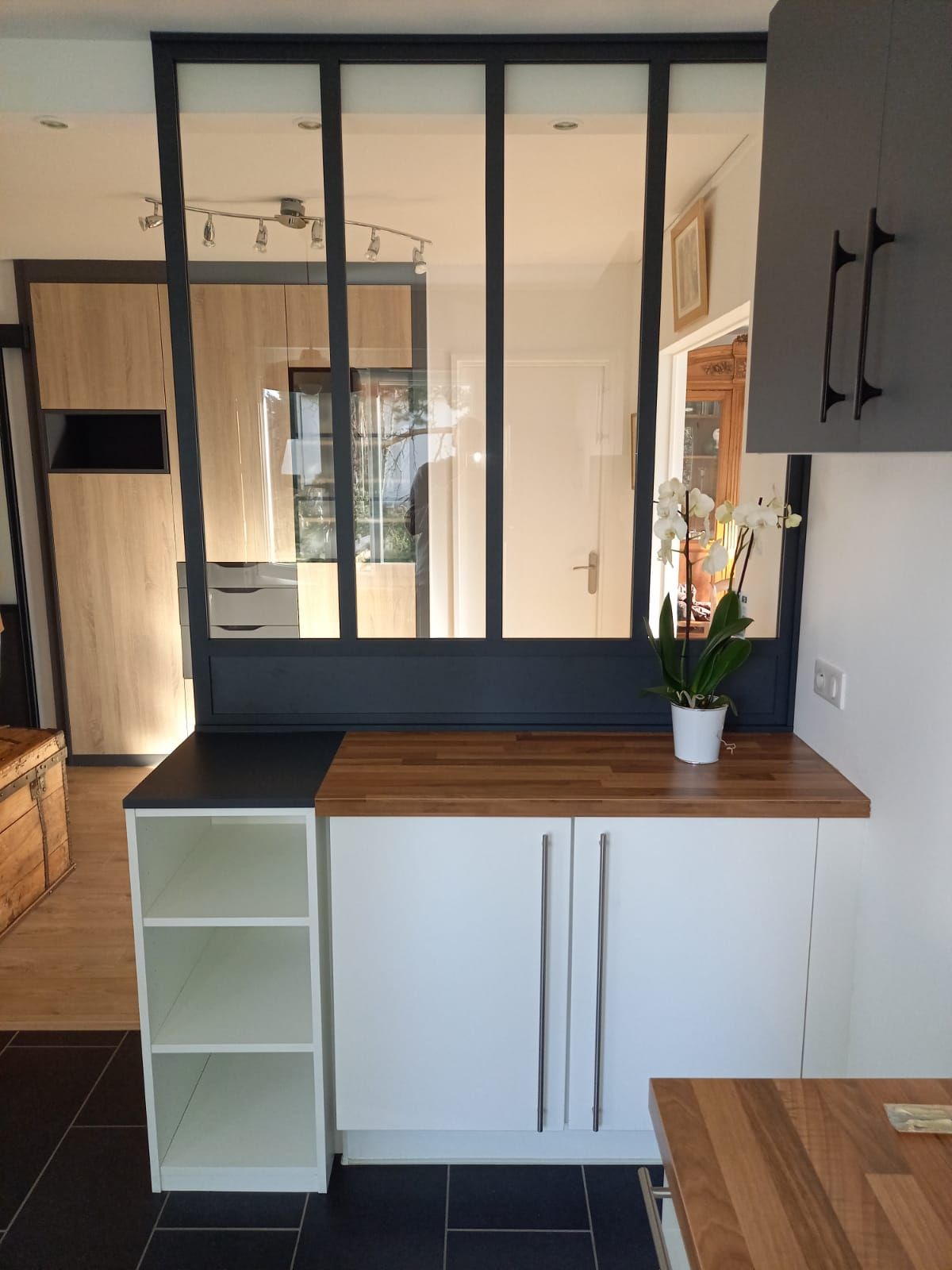 Verrière et séparation sur mesure avec placard et rangement à Nantes.