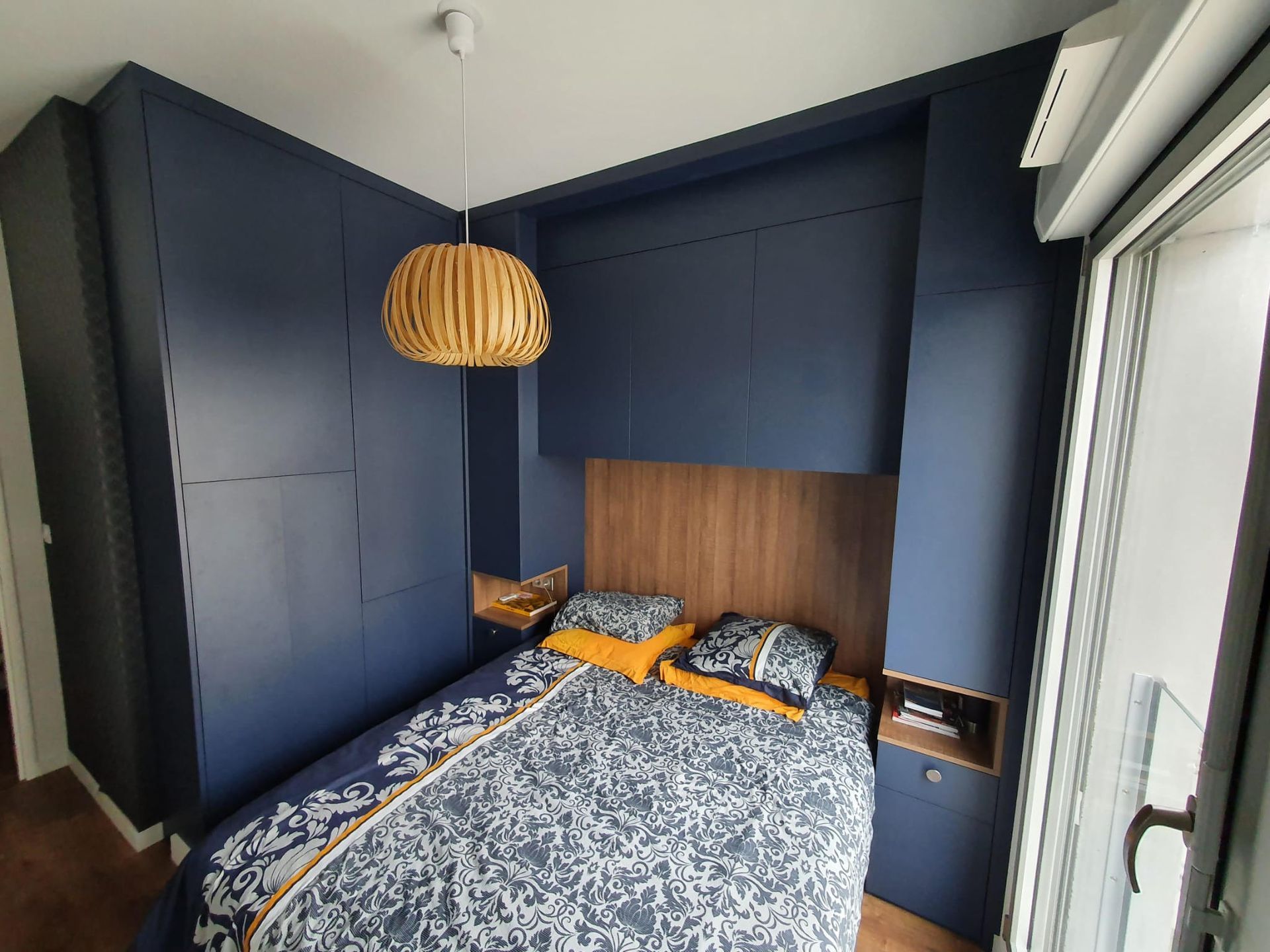 Pont de lit sur mesure avec placard et rangement à Nantes.