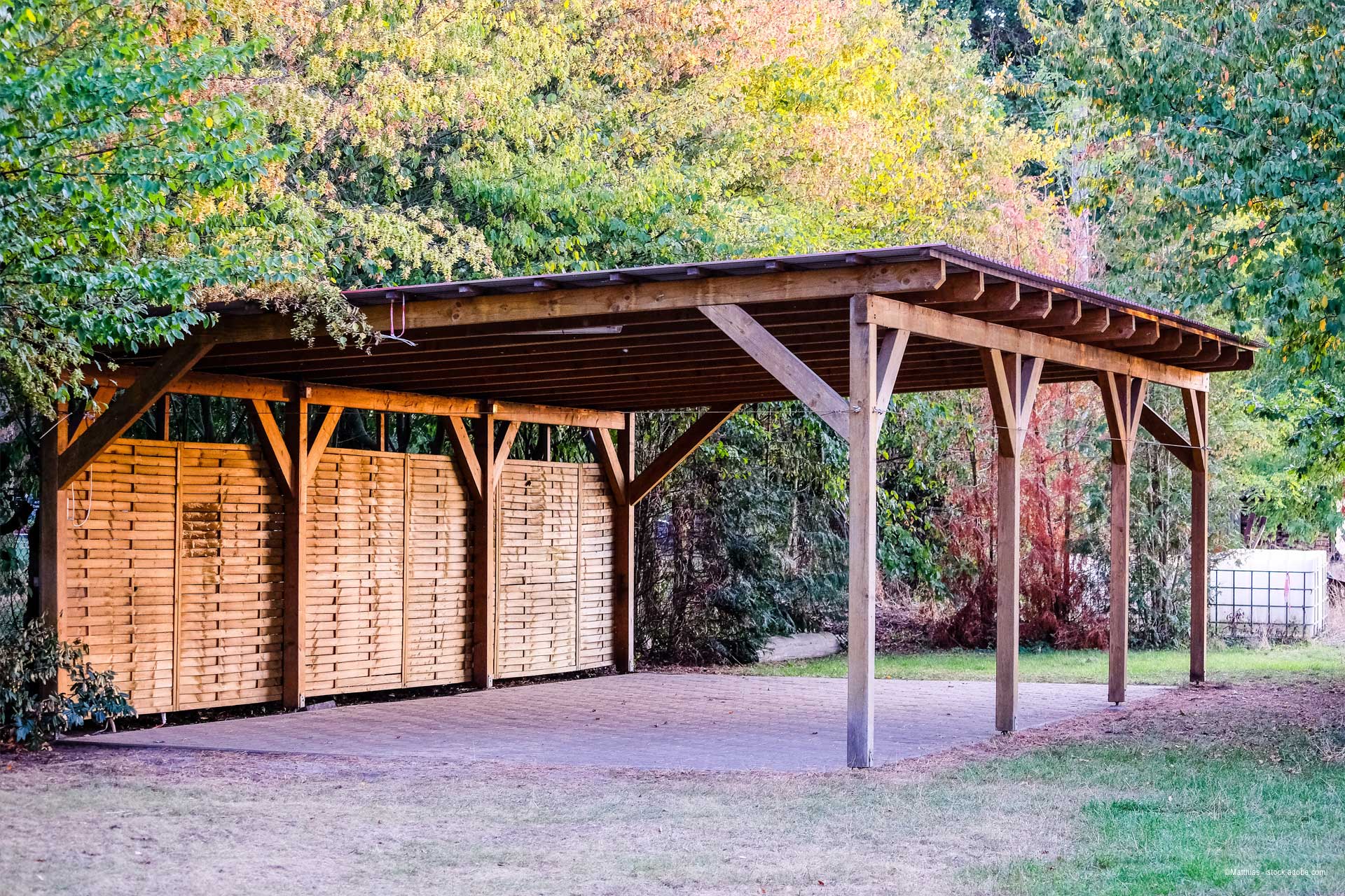 Carport, das von Osman Satilmis Bedachungen bedacht wurde