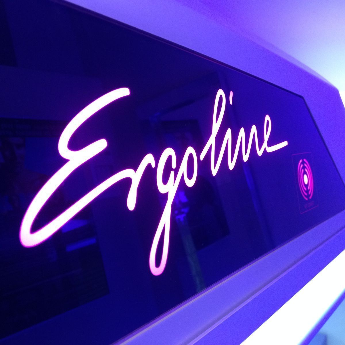 El logotipo rosa brillante 