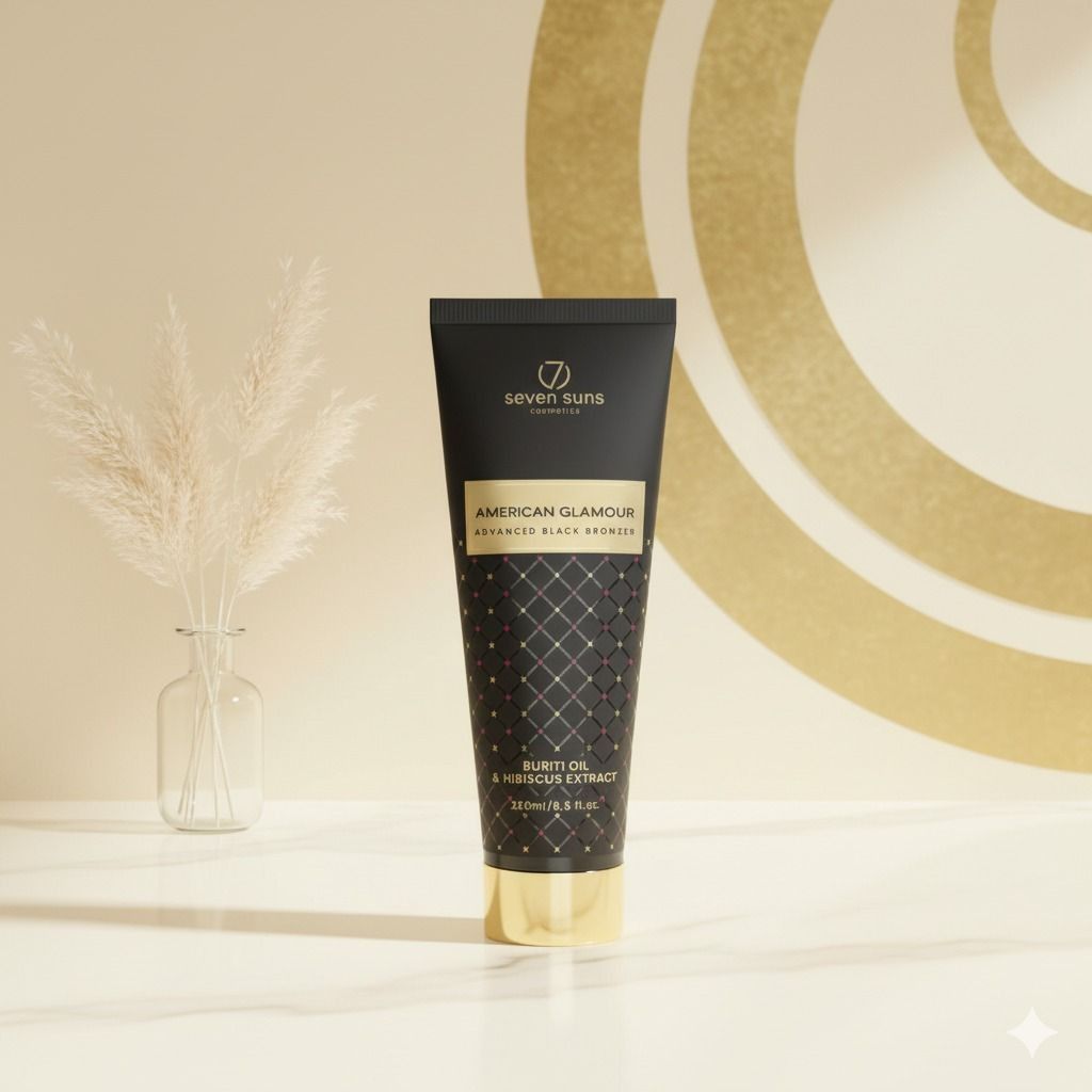 Un tubo negro de un producto de lujo para el cuidado de la piel con detalles dorados reposa sobre una superficie blanca