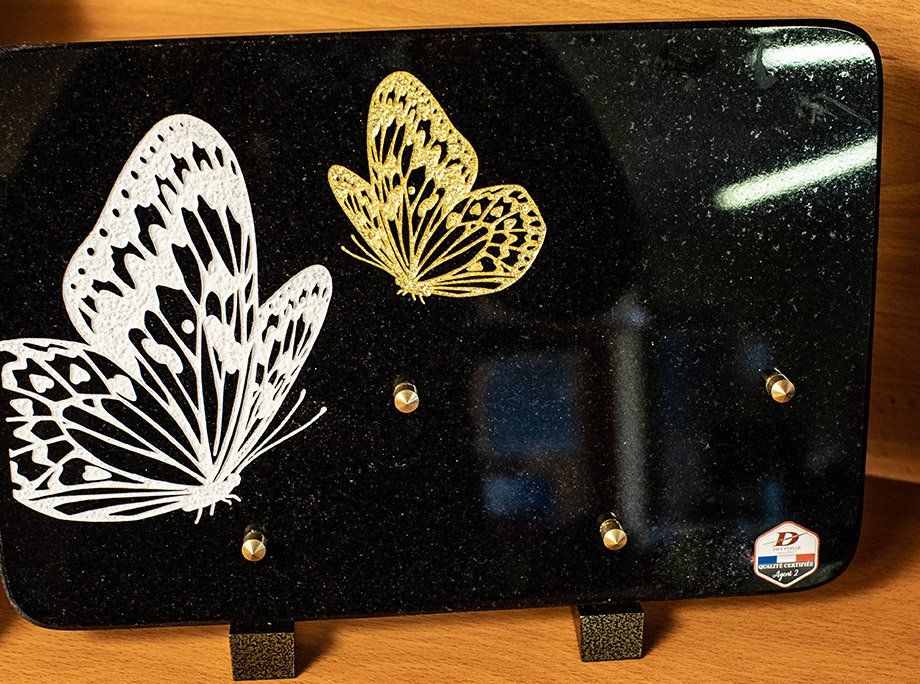 Arcticle funéraire de type plaque funéraire à personnaliser