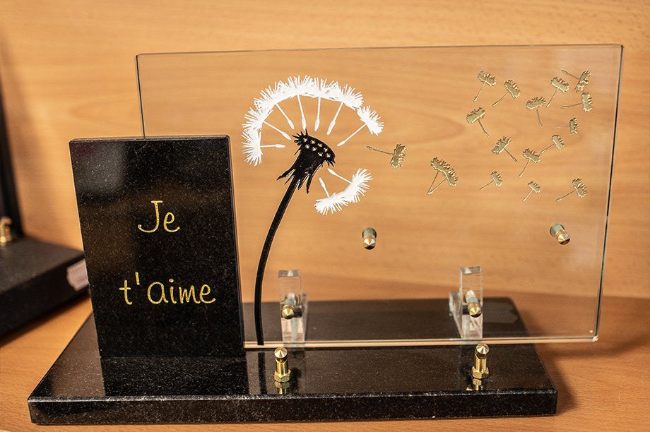 Cadre funéraire à personnaliser avec pissenlit