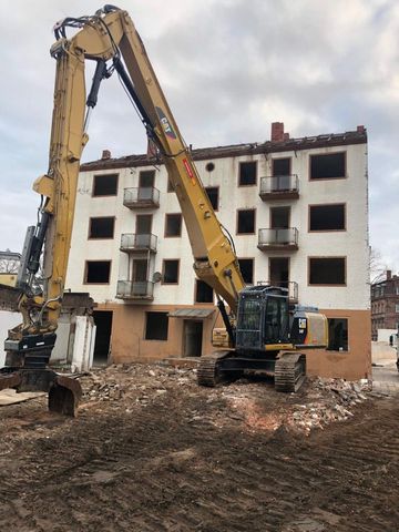 Celik Abbruch e.K. Nürnberg, Bagger 