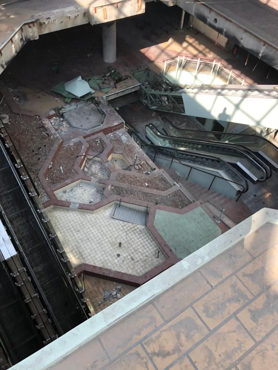 Celik Abbruch e.K, Rückbau Einkaufszentrum, Rolltreppen