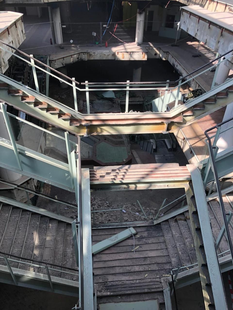 Celik Abbruch e.K, Rückbau Einkaufszentrum, Rolltreppen
