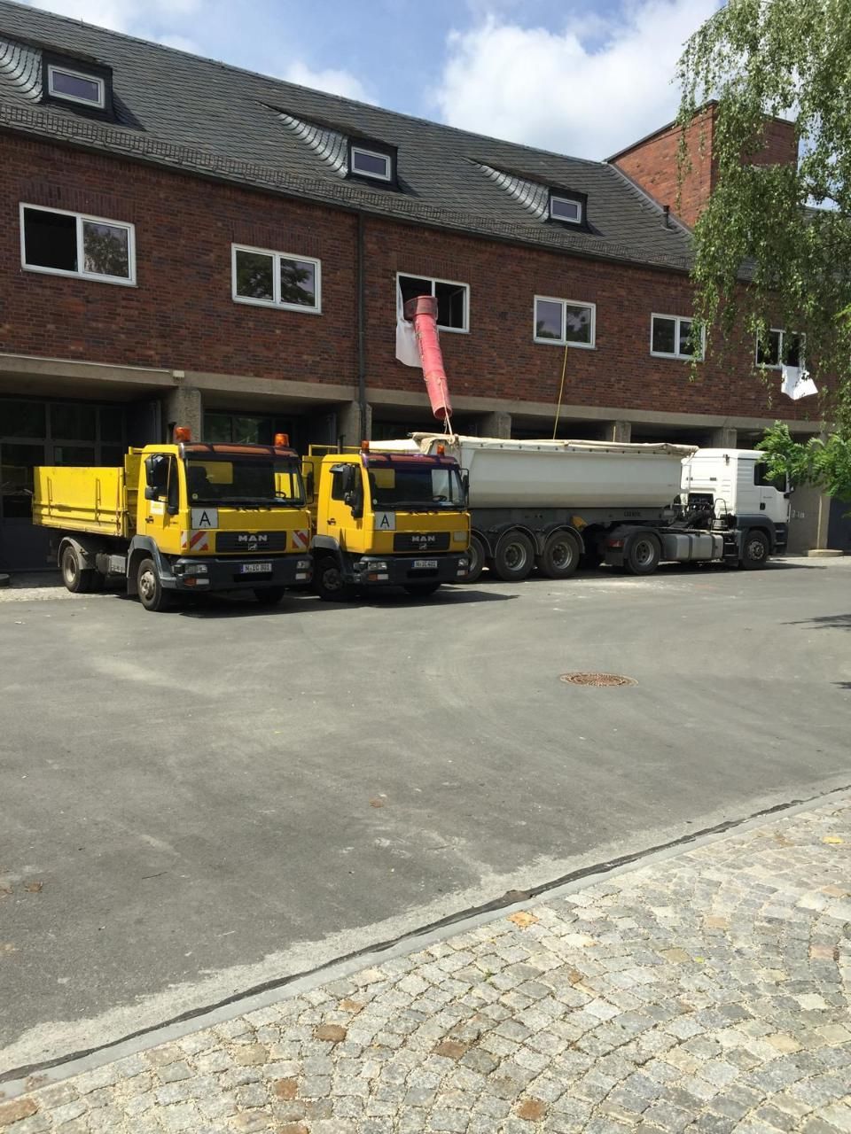 Celik Abbruch e.K  Fuhrpark LKW, Lader