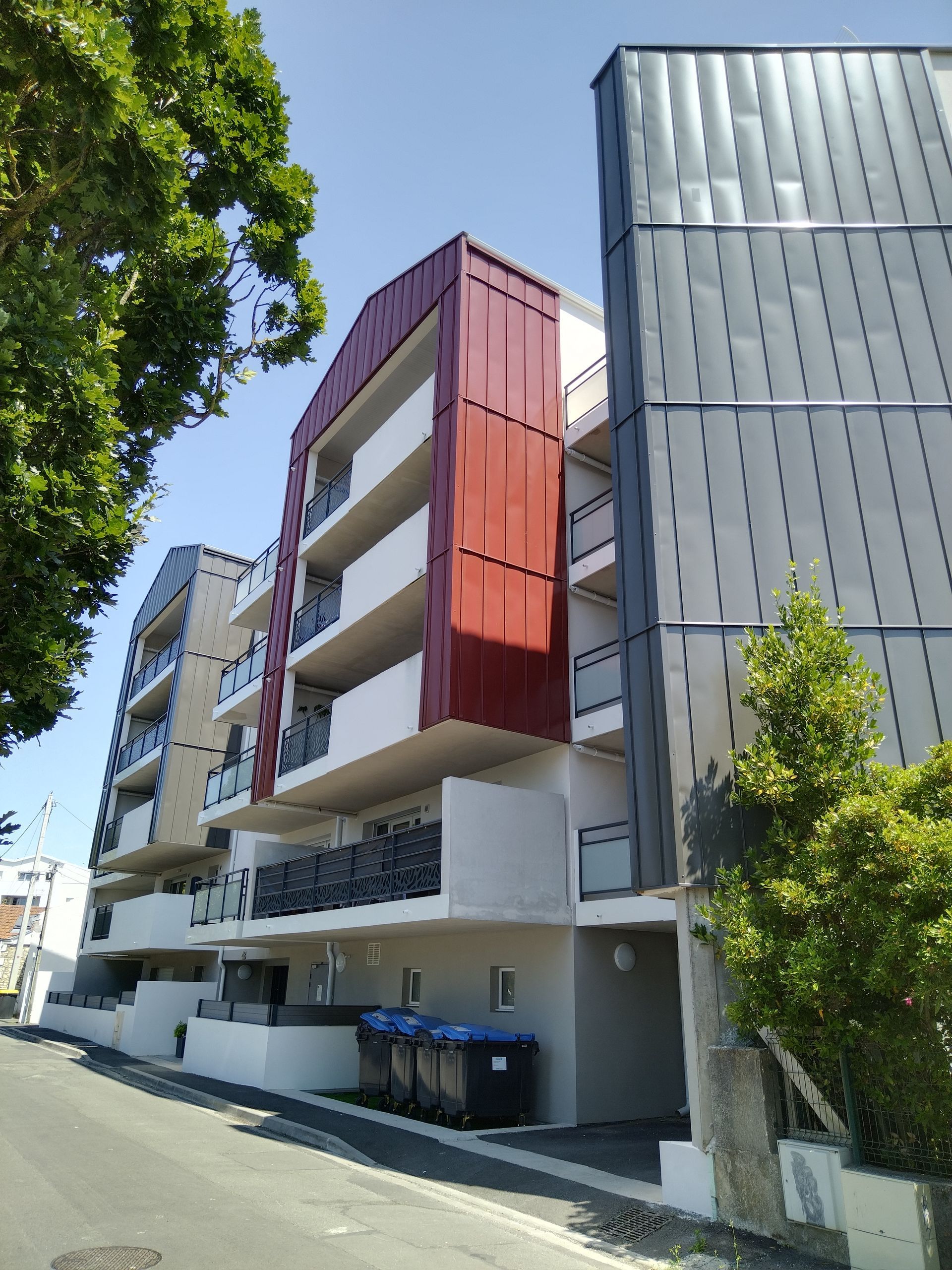 Bardage métallique sur immeuble