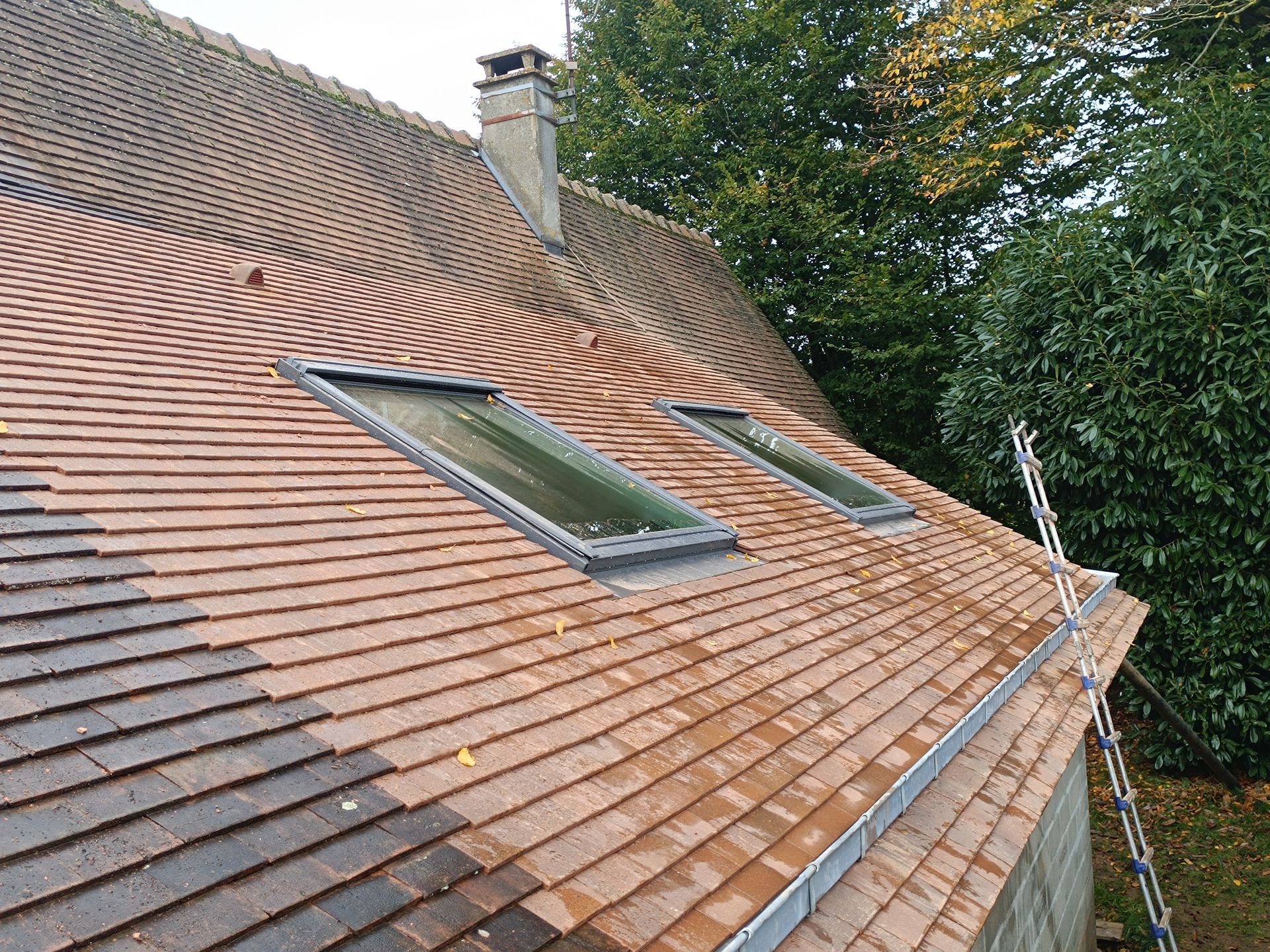 Pose de velux toiture claire