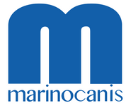 Logotipo de Marinocanis con una &ldquo;m&rdquo; min&uacute;scula estilizada en azul y la palabra &ldquo;mariocanis&rdquo; debajo.