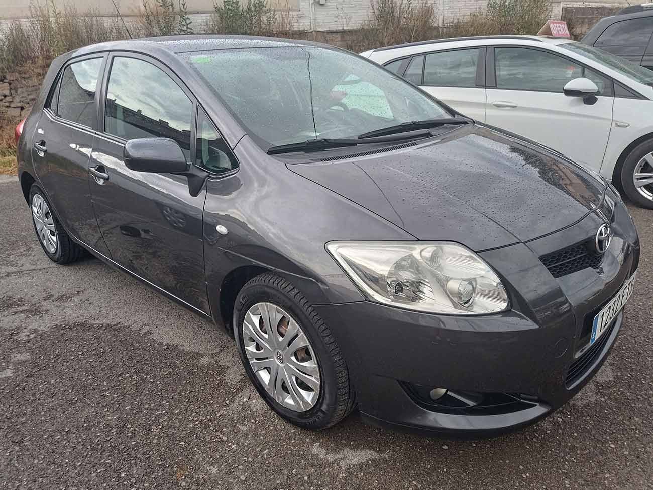 TOYOTA AURIS