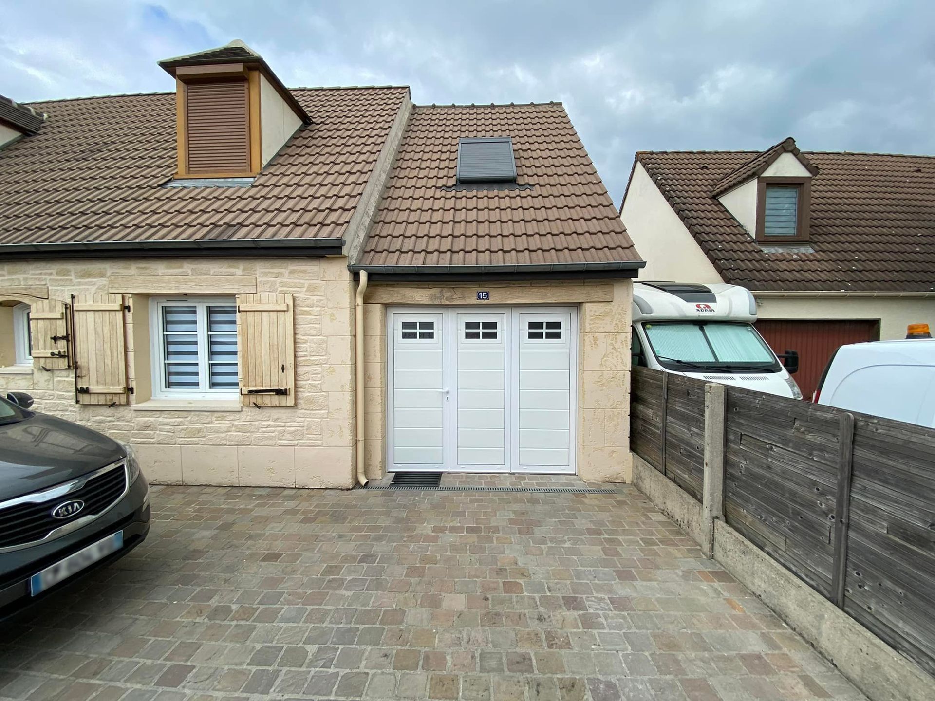 Porte de garage blanche