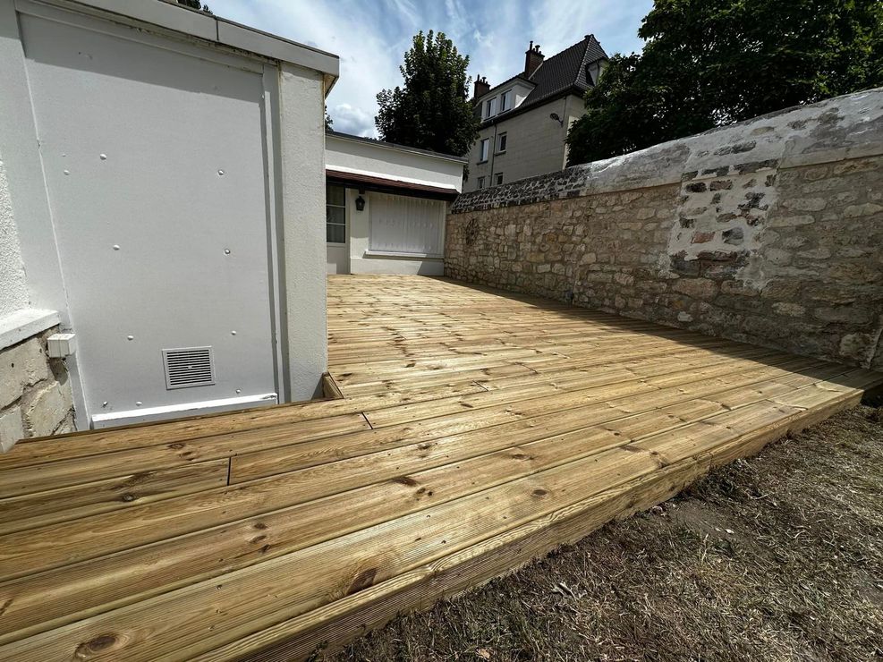 Grande terrasse en bois