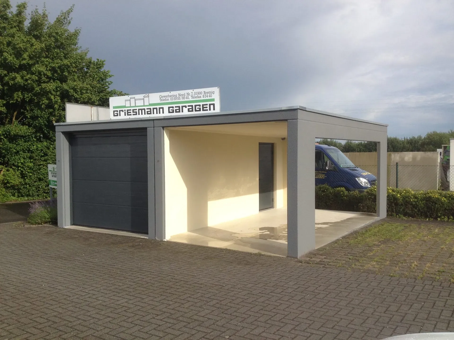 Carport und Garage der Firma Schlegel Peter kombiniert