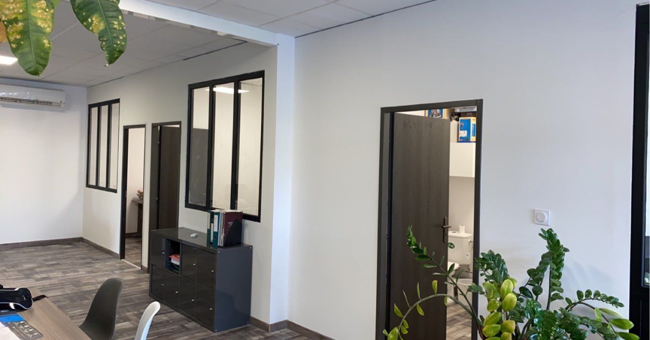 Porte et encadrement de fenêtre