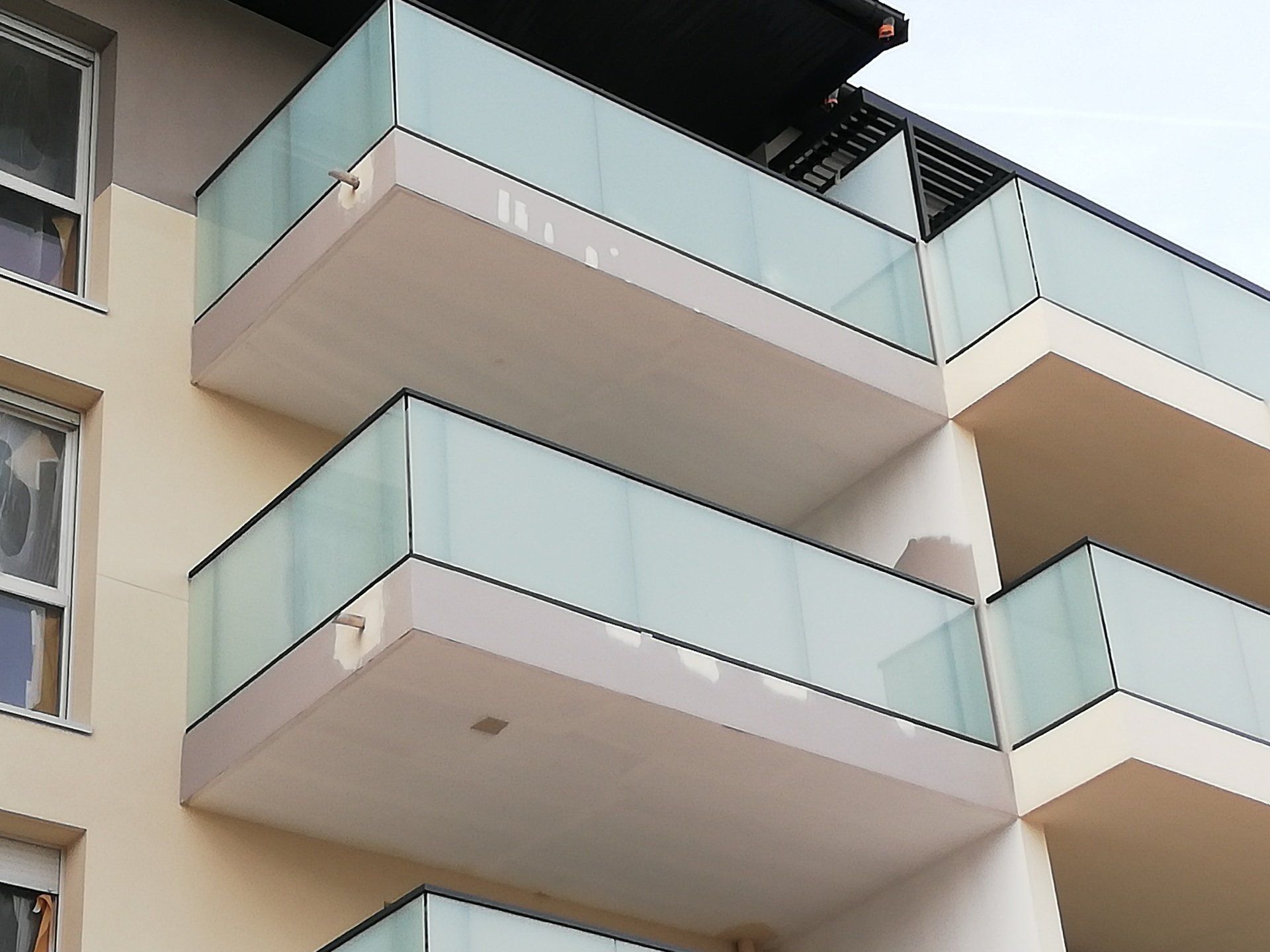 Garde-corps pour balcons verre