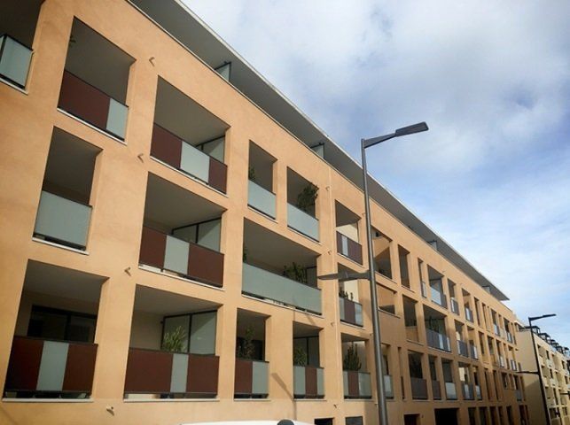 Garde-corps façade d'immeuble