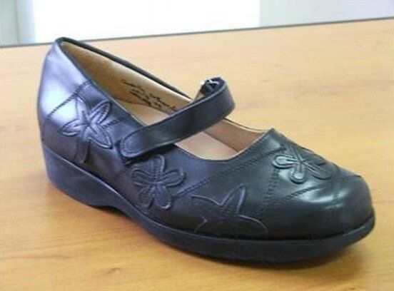 Chaussure orthopédique noire, pour femme