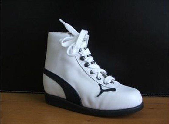 Photo d'une chaussure orthopédique blanche