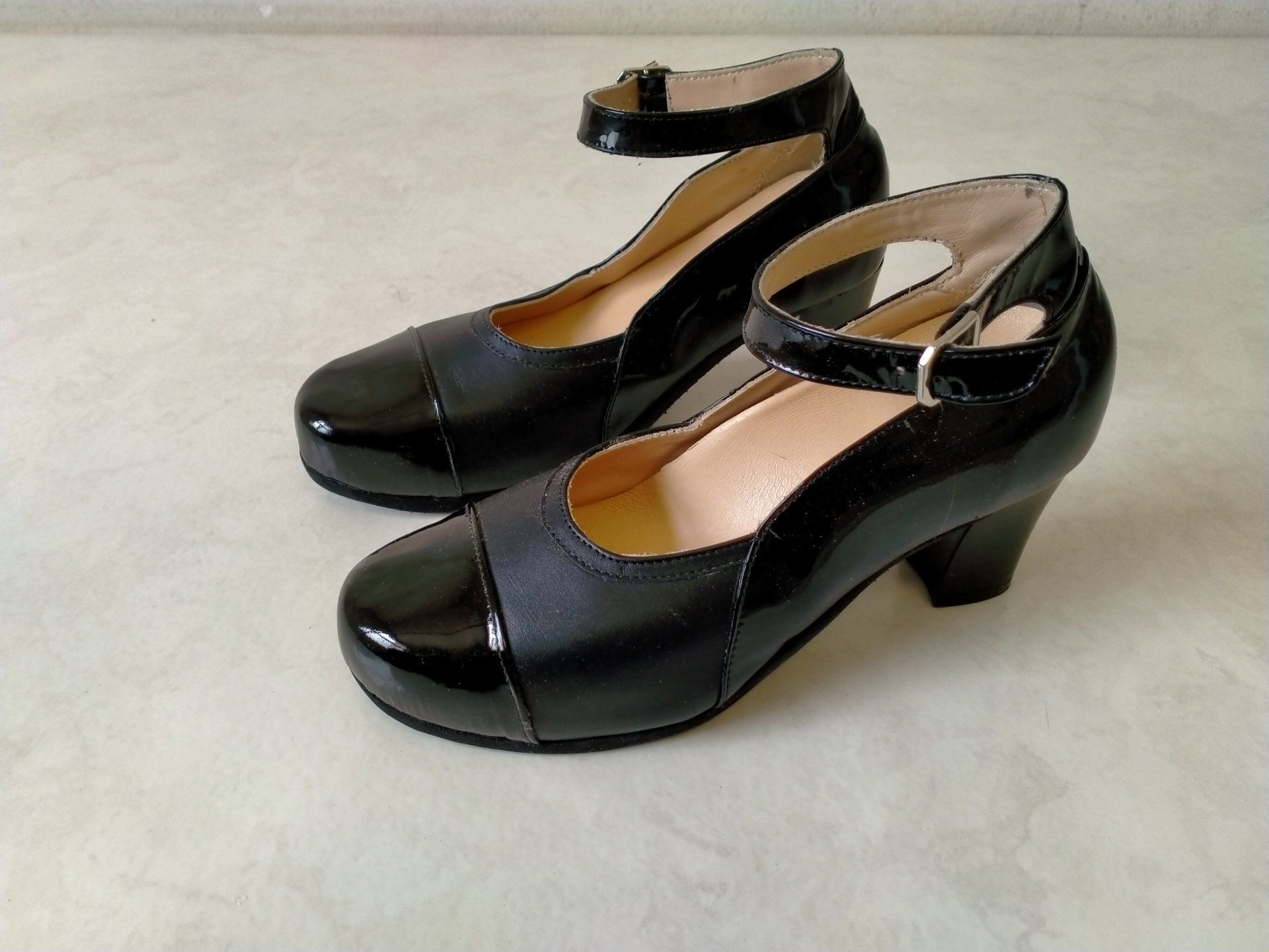 Chaussure orthopédique noire, pour femme, avec talon