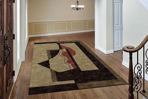 Tapis contemporain dans un couloir