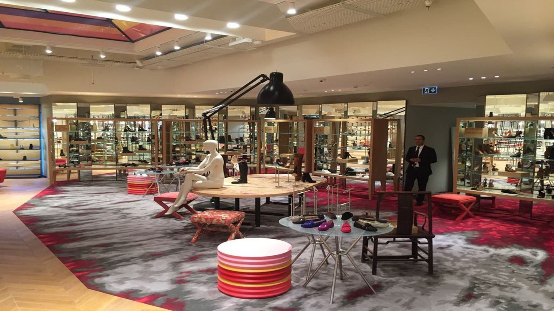 Grand tapis hexagonal d’une boutique